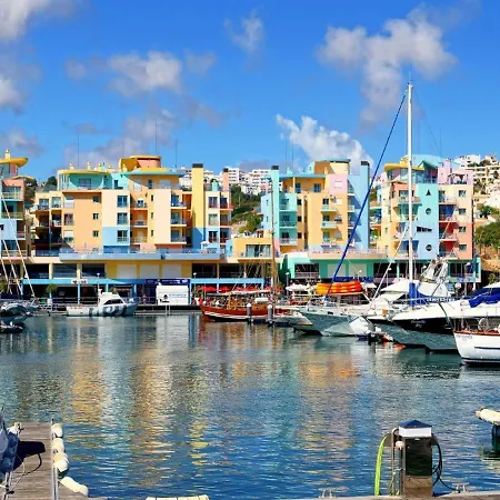 Holiday In The Marina *